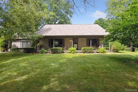 9963 Scholar Dr, Putnam, MI 48169