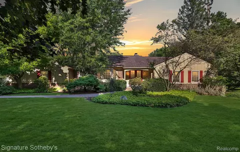 30822 Hickory Ln, Franklin, MI 48025