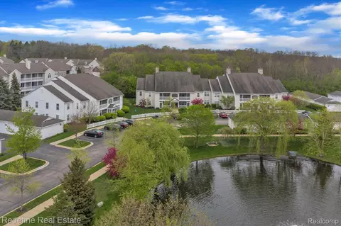 2694 S Knightsbridge Cir, Ann Arbor, MI 48105