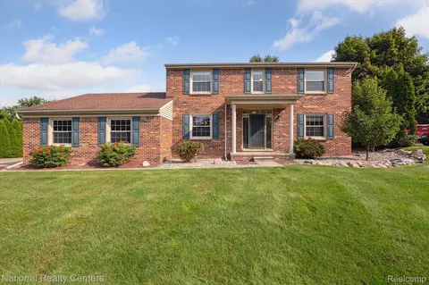 42372 Cotswold Crt Ct, Northville, MI 48168