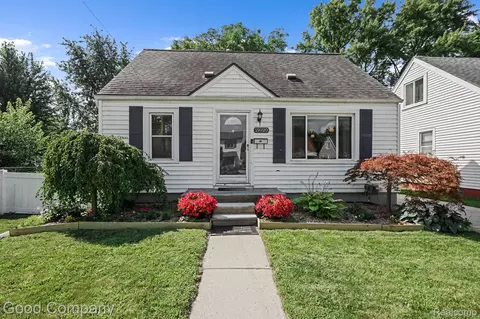 21020 Bon Heur St, Saint Clair Shores, MI 48081