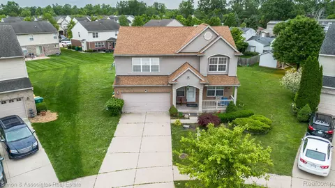 28215 Hillsbriar Dr, Romulus, MI 48174