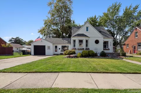 2262 18th St, Wyandotte, MI 48192