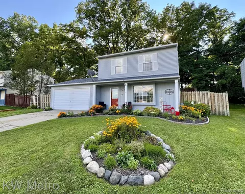 1024 Parkway, Waterford, MI 48328