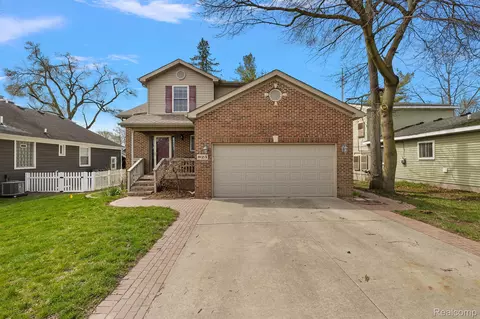 823 Irvin St, Plymouth, MI 48170