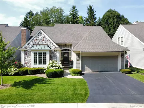2460 Loch Creek Way, Bloomfield Hills, MI 48304