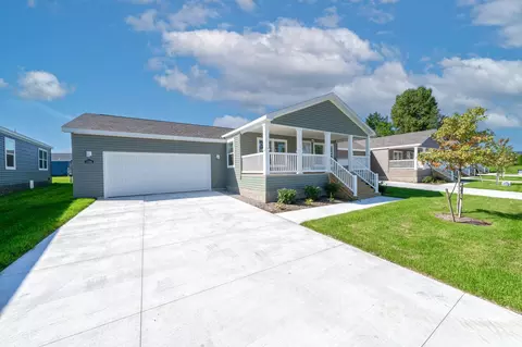 2768 Naples Crt Ct, Lapeer, MI 48446