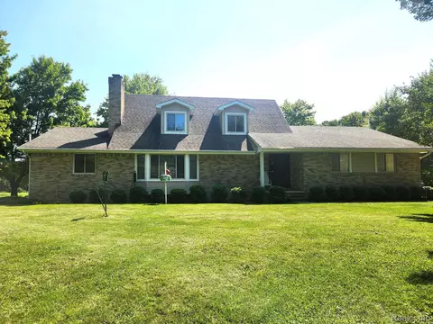 6901 Eveline Dr, Rose, MI 48442