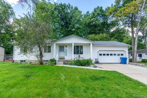 14280 North Rd, Fenton, MI 48430