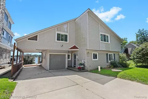 1025 Sherbrooke St, Commerce, MI 48382