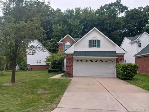 684 Shady Maple Dr, Wixom, MI 48393