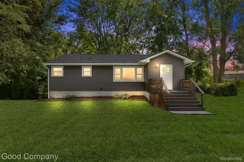 379 W Brooklyn Ave, Pontiac, MI 48340