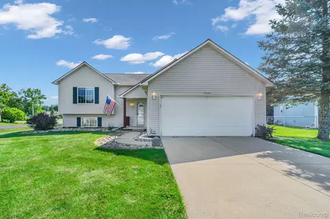 2304 Eagles Nest, Burton, MI 48519