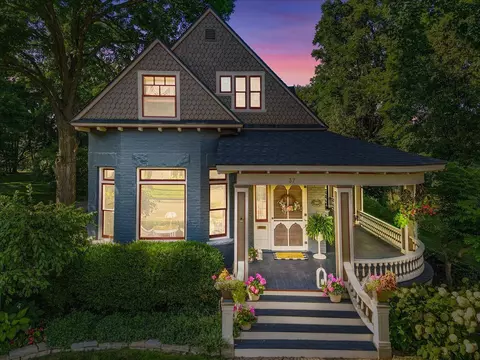 37 Dennison St, Oxford, MI 48371