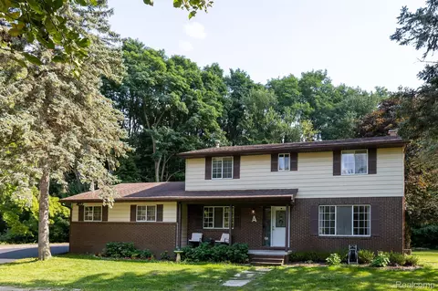 8345 Foster Rd, Springfield, MI 48346