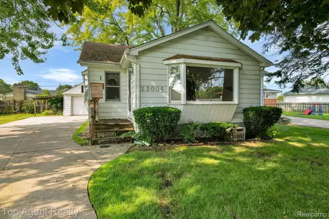 23006 Socia St, Saint Clair Shores, MI 48082