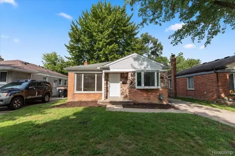 9183 Salem, Redford, MI 48239