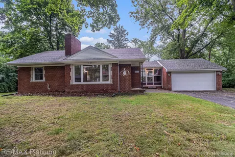 23550 Whittaker Dr, Farmington, MI 48335