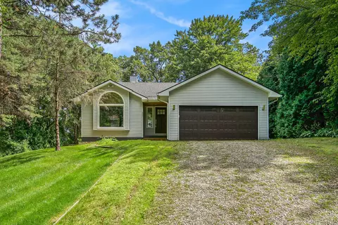 2831 Stanwood Plc Pl, Genoa, MI 48114