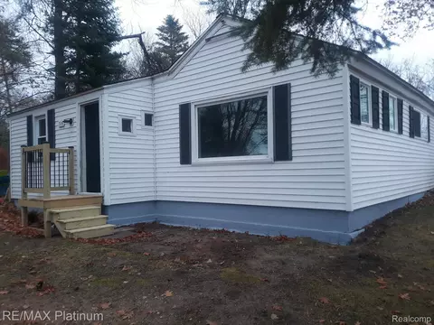 516 Ames St, Elk Rapids, MI 49629
