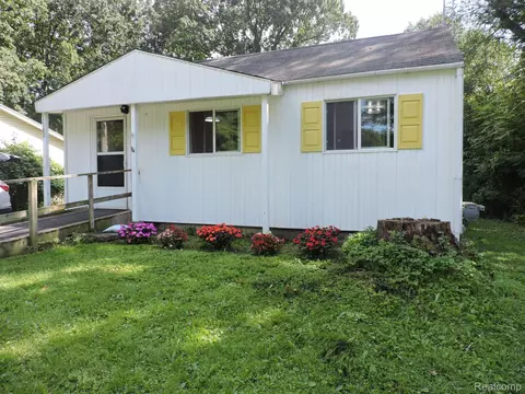 1189 W Williamson Ave, Flint, MI 48507