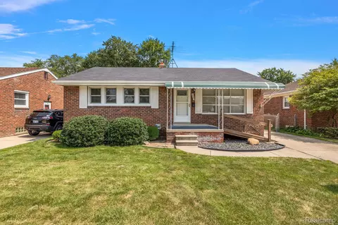 25354 Normandy St, Roseville, MI 48066