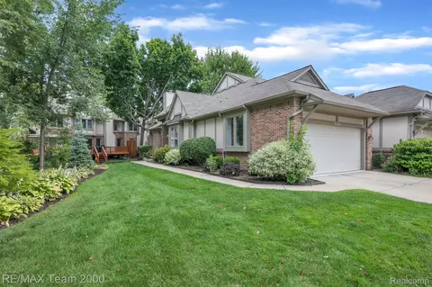42052 Saratoga Cir, Canton, MI 48187