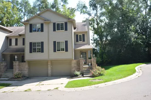 7063 Colonial Oaks Dr, Waterford, MI 48327