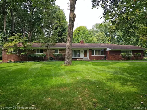32517 W Haverford Rd, Franklin, MI 48025