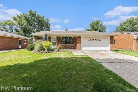 29251 Palomino Dr, Warren, MI 48093