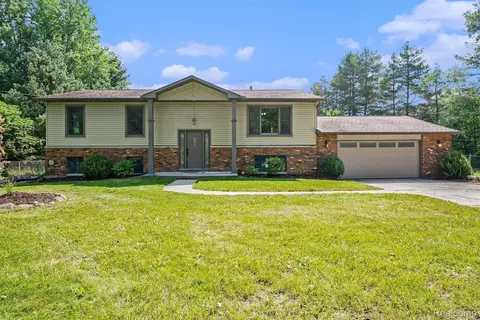 5107 Walker Rd, Davison, MI 48423
