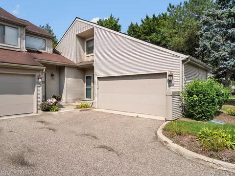 564 Victoria, Rochester Hills, MI 48307