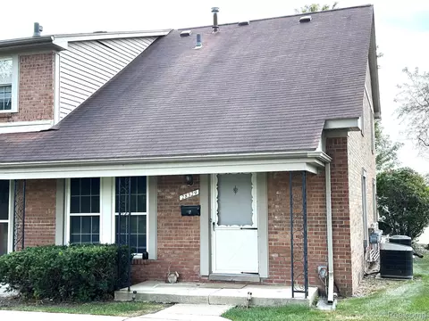 28329 Greenbriar Way, Brownstown, MI 48183