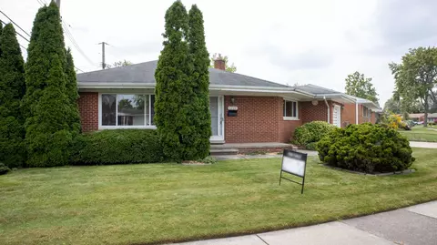 1719 Chaucer Ave, Madison Heights, MI 48071