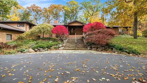 31460 E Stonewood Crt Ct, Farmington Hills, MI 48334