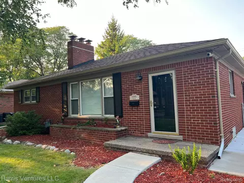 20005 Beaufait St, Harper Woods, MI 48225