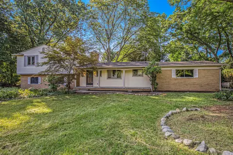 1070 Northover Dr, Bloomfield Hills, MI 48304