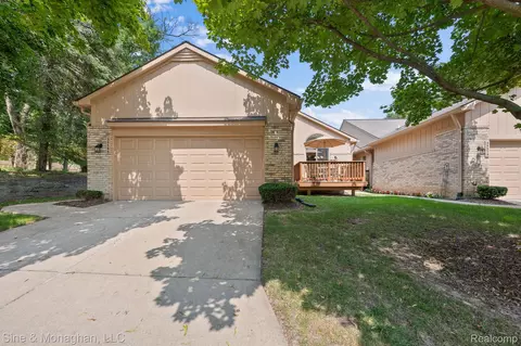 35595 Court Ridge Crt Ct, Farmington Hills, MI 48335