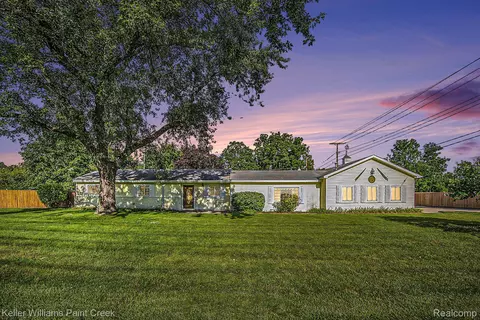 3021 Avon Manor Rd, Rochester Hills, MI 48307