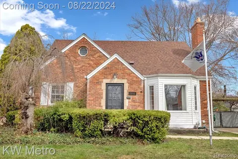 1992 Oxford Rd, Grosse Pointe Woods, MI 48236
