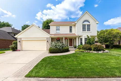 3153 Davenport Ln, Rochester Hills, MI 48309