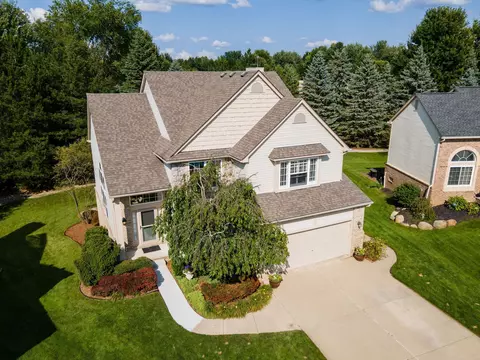 3558 Briarbrooke Ln, Oakland, MI 48306