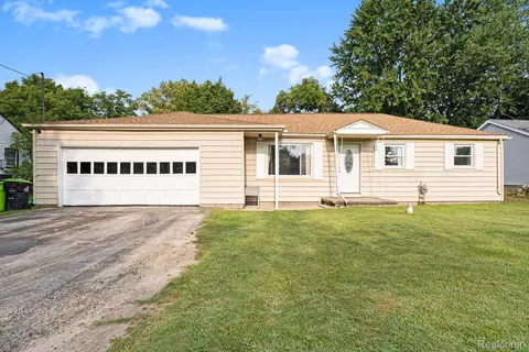 14498 Eddy Lake Rd, Fenton, MI 48430