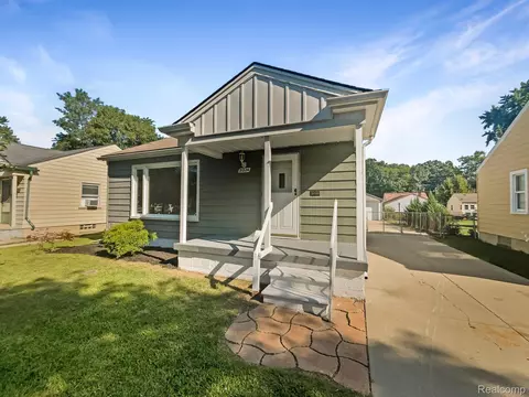 31224 Barton St, Garden City, MI 48135
