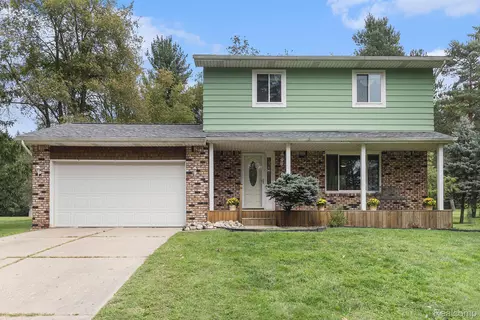 10300 Carmer Rd, Tyrone, MI 48430