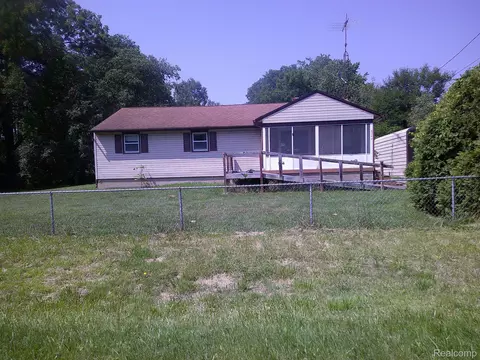 8045 Benson Rd, Mount Morris, MI 48458
