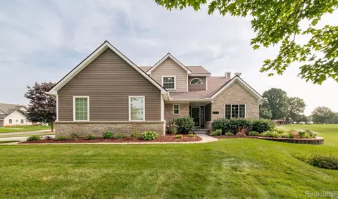 173 Lakeshore Dr, Brandon, MI 48348