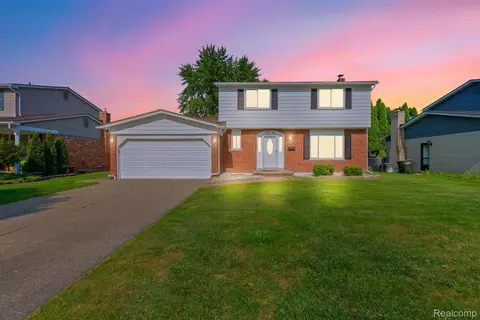 36330 Almont Dr, Sterling Heights, MI 48310
