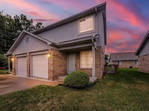 23490 Stoflet Ln, Brownstown, MI 48183