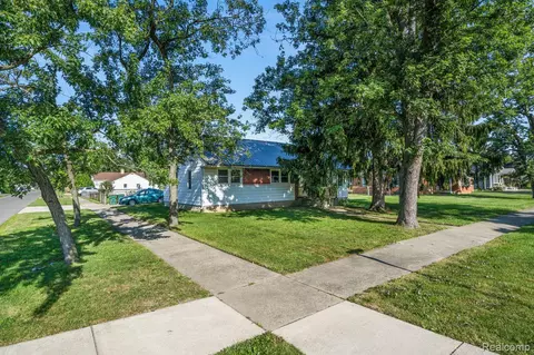 7001 Arcola St, Garden City, MI 48135